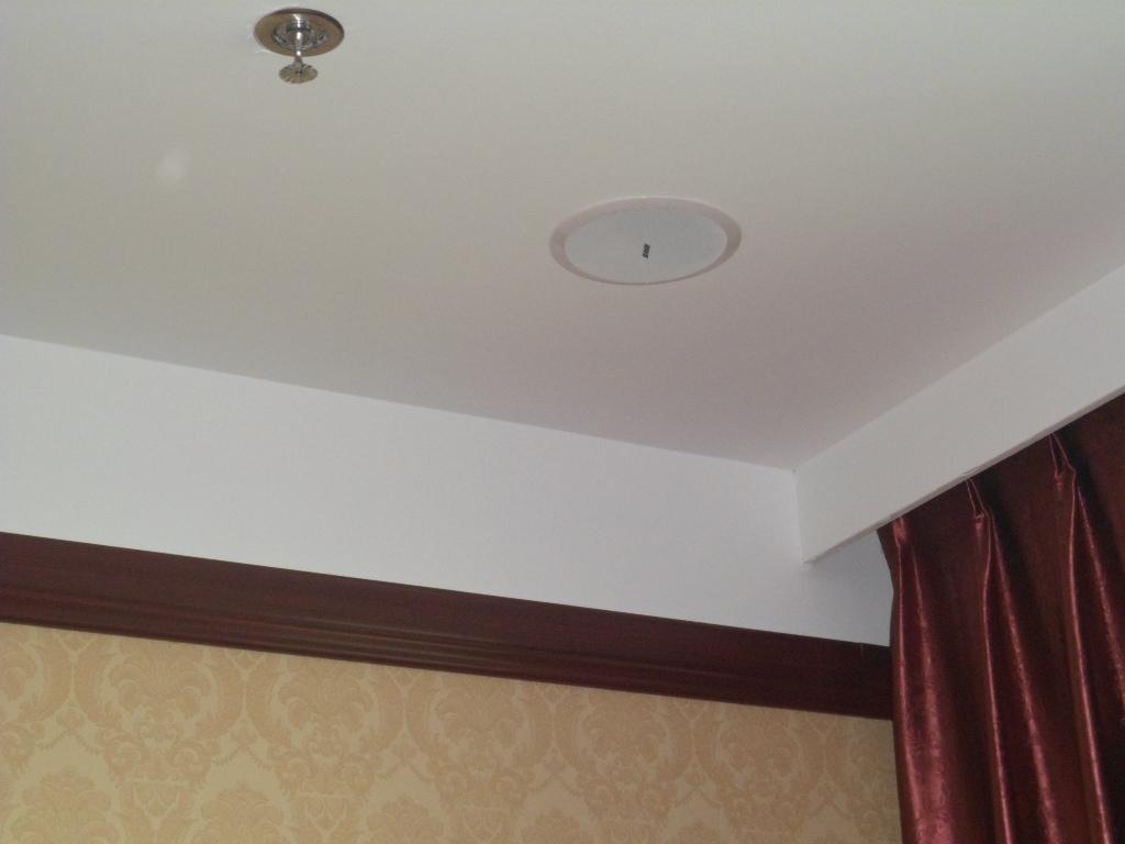 房顶上的音响新闻:房顶漏水修补方法:房顶裂缝