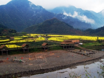 黄山杨家寨佘溪河漂流