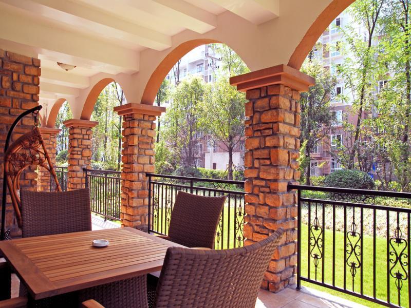 中式别墅室外廊道